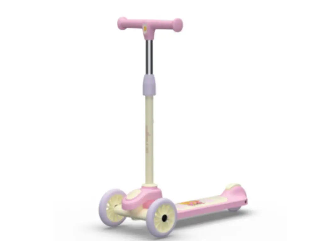 Opción 8 Scooter de tres ruedas con detalles florales